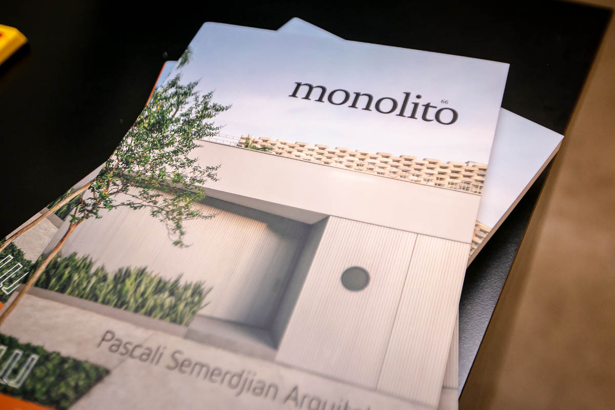 Revista Monolito Galeria Leme -Pascali Semerdjian
